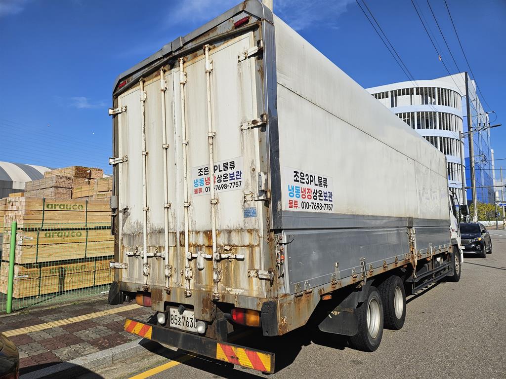 medium and large cargo truck - Vista 6