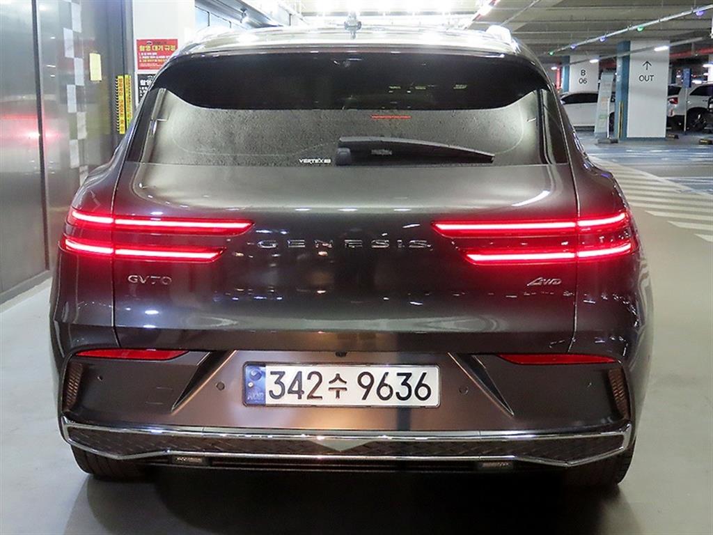 Genesis GV70 - Vista 5