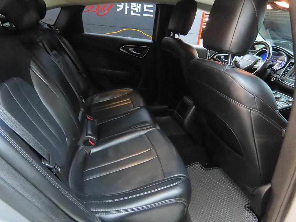 Chrysler 200 - Vista 6