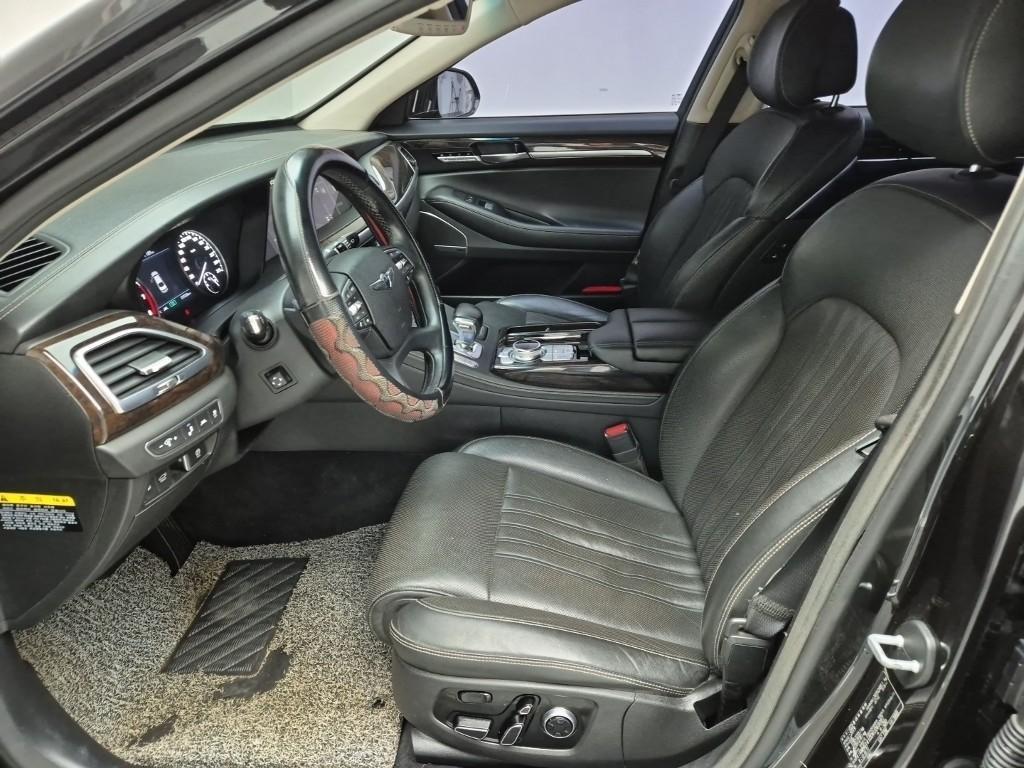 Genesis G90 - Vista 11