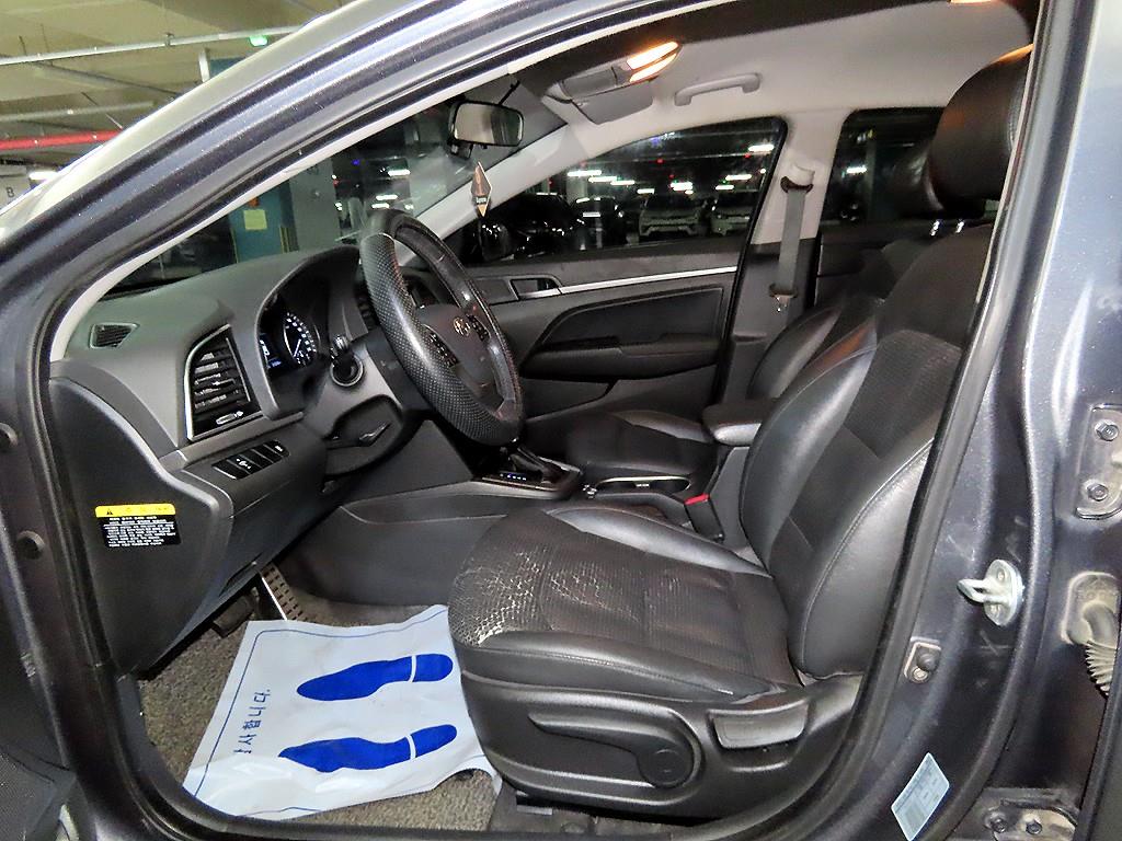 HYUNDAI Avante - Vista 6