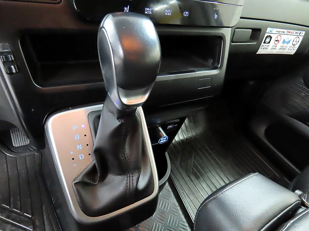 HYUNDAI Staria - Vista 4