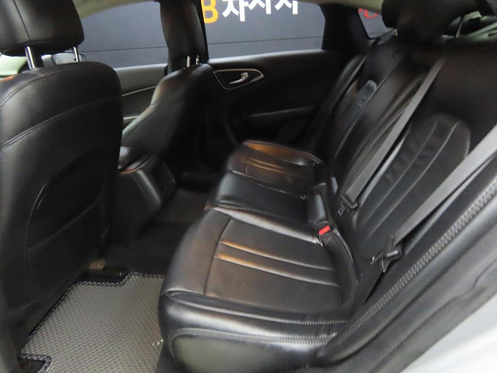 Chrysler 200 - Vista 7