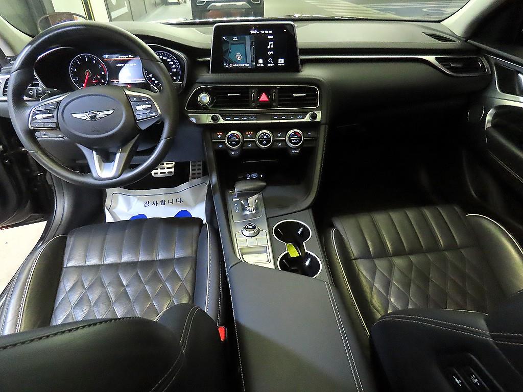 Genesis G70 - Vista 10