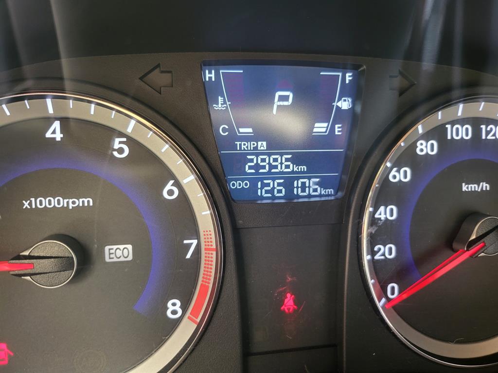 HYUNDAI Accent - Vista 8