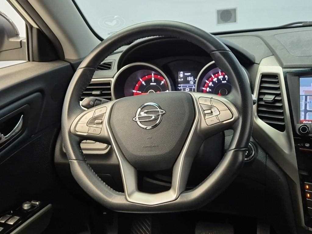 Ssangyong Tivoli - Vista 9