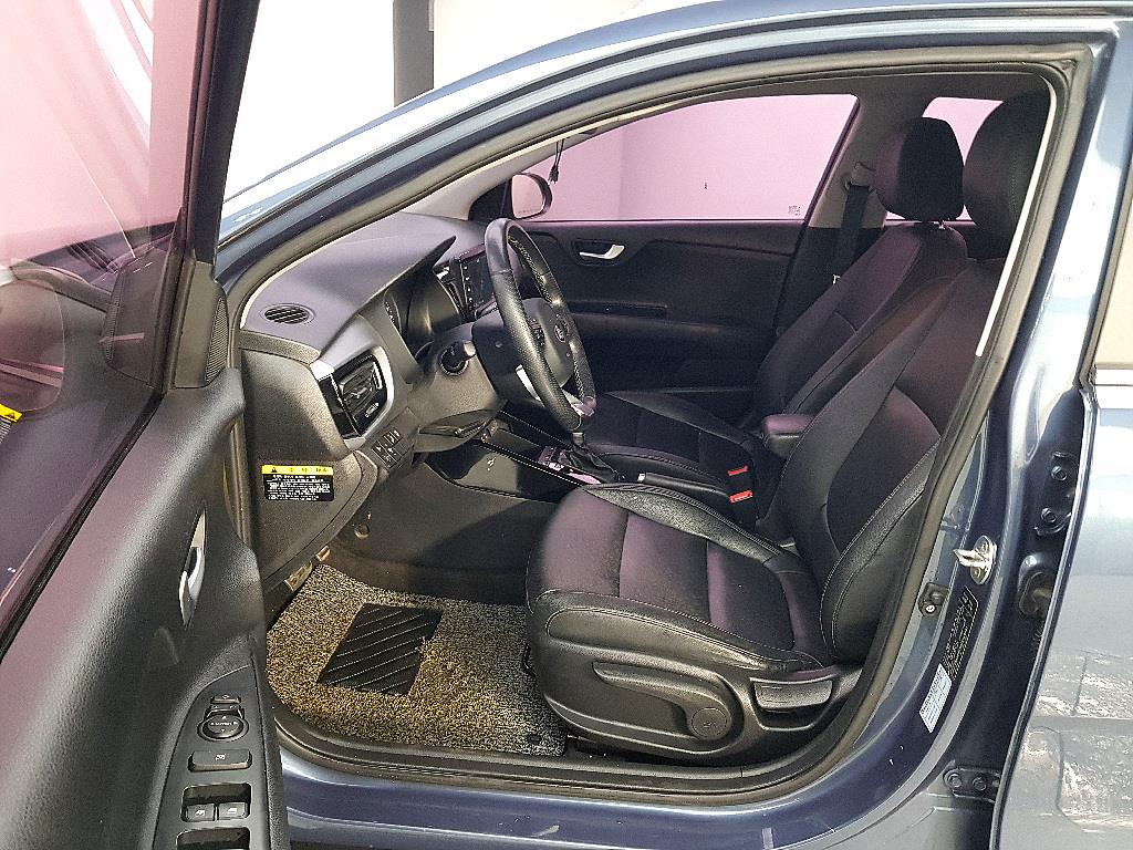 KIA Stonic - Vista 8