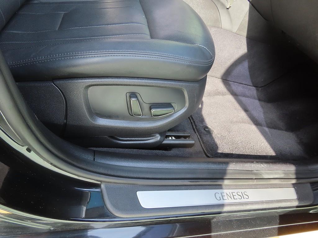 HYUNDAI Genesis - Vista 7