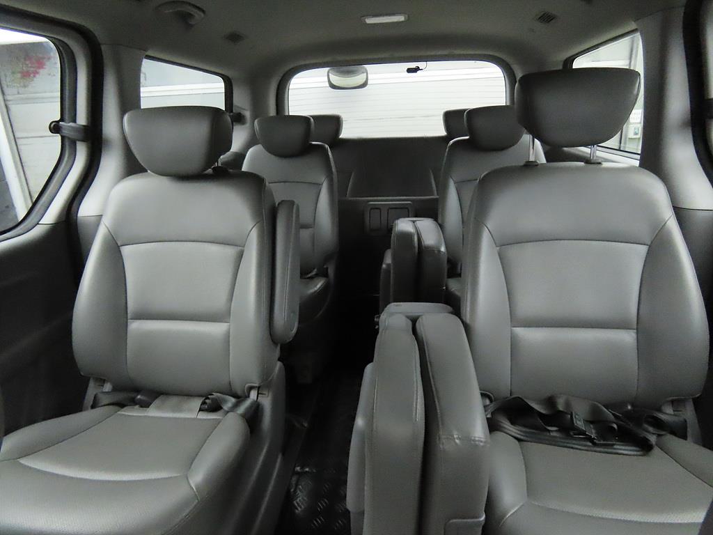 HYUNDAI Starex - Vista 8