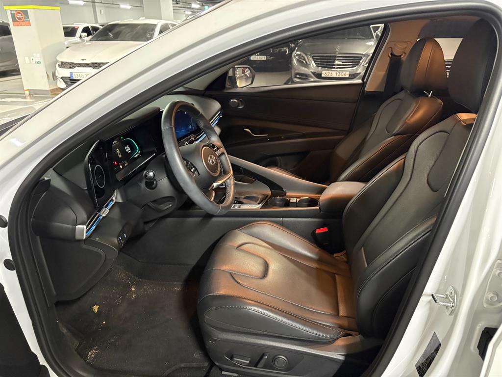 HYUNDAI Avante - Vista 5