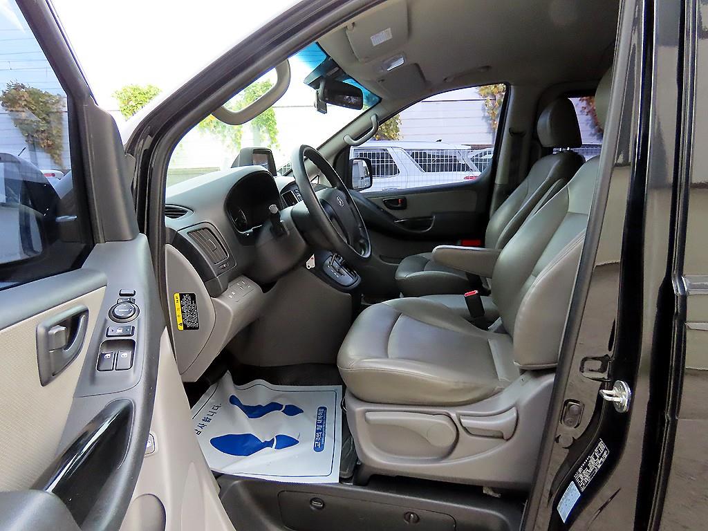 HYUNDAI Starex - Vista 5