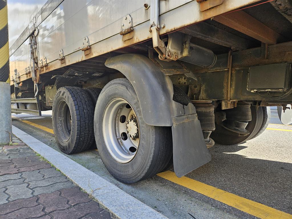 medium and large cargo truck - Vista 8