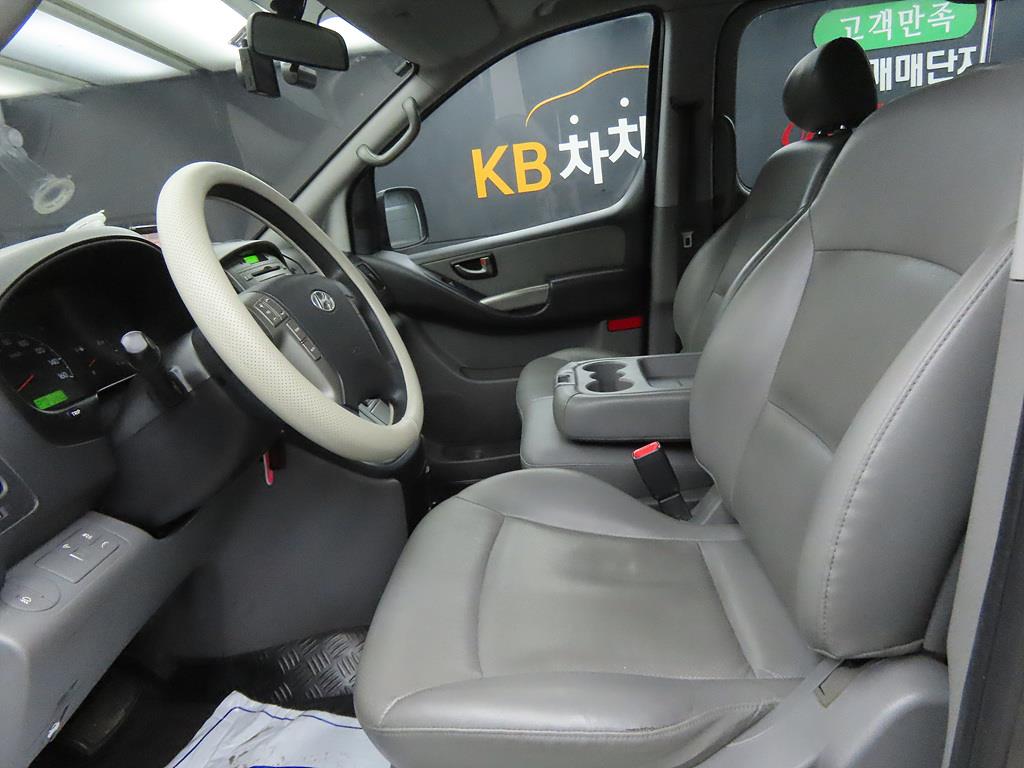 HYUNDAI Starex - Vista 5