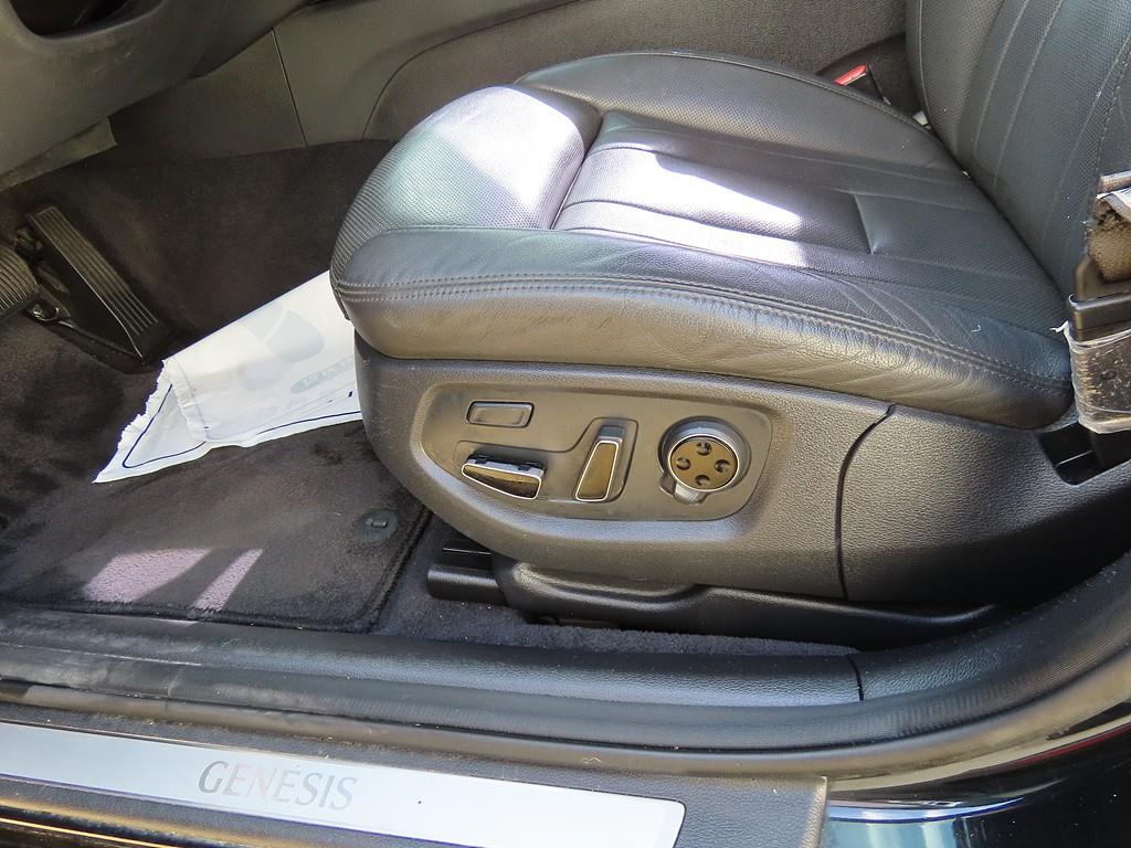 HYUNDAI Genesis - Vista 8