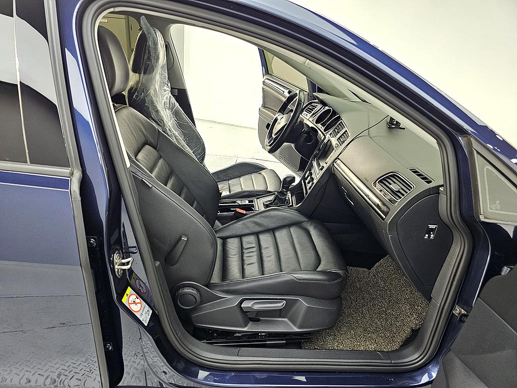 Volkswagen Golf - Vista 11