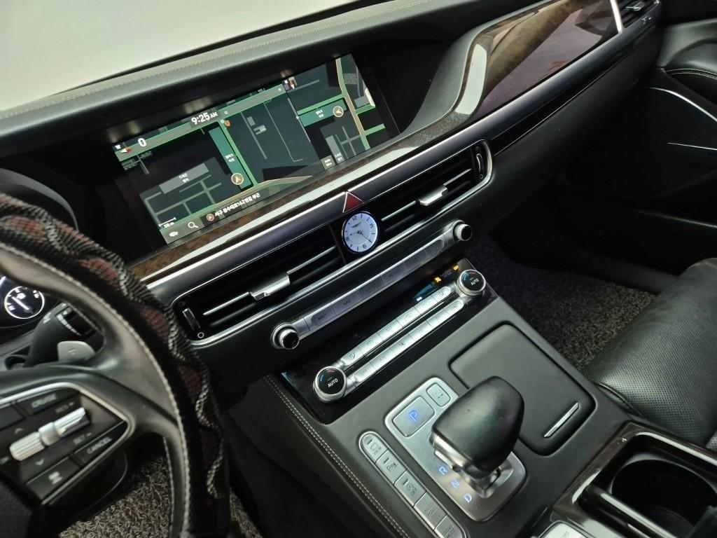 Genesis G90 - Vista 10