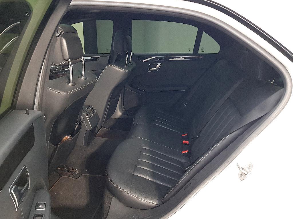 Mercedes Benz E class - Vista 8