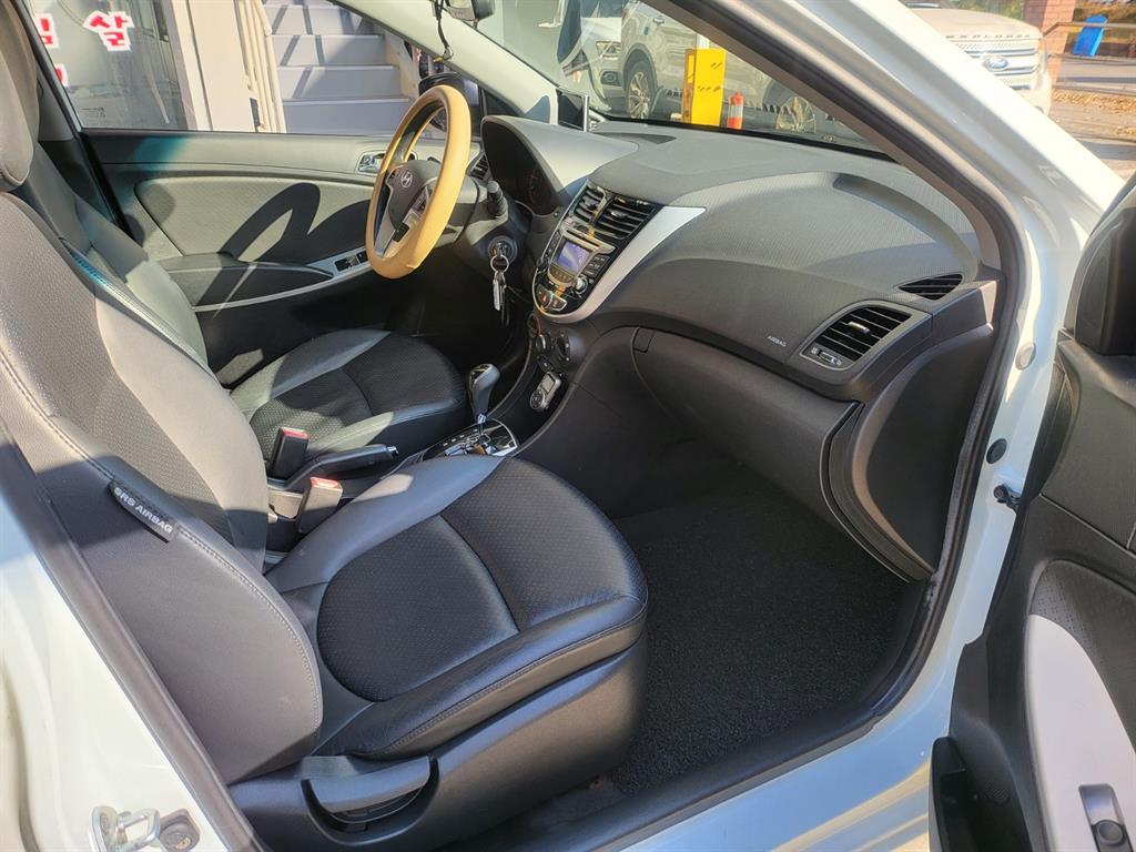 HYUNDAI Accent 2011 Blanco - Importación desde Corea - HF Imports Iquique - Foto 17