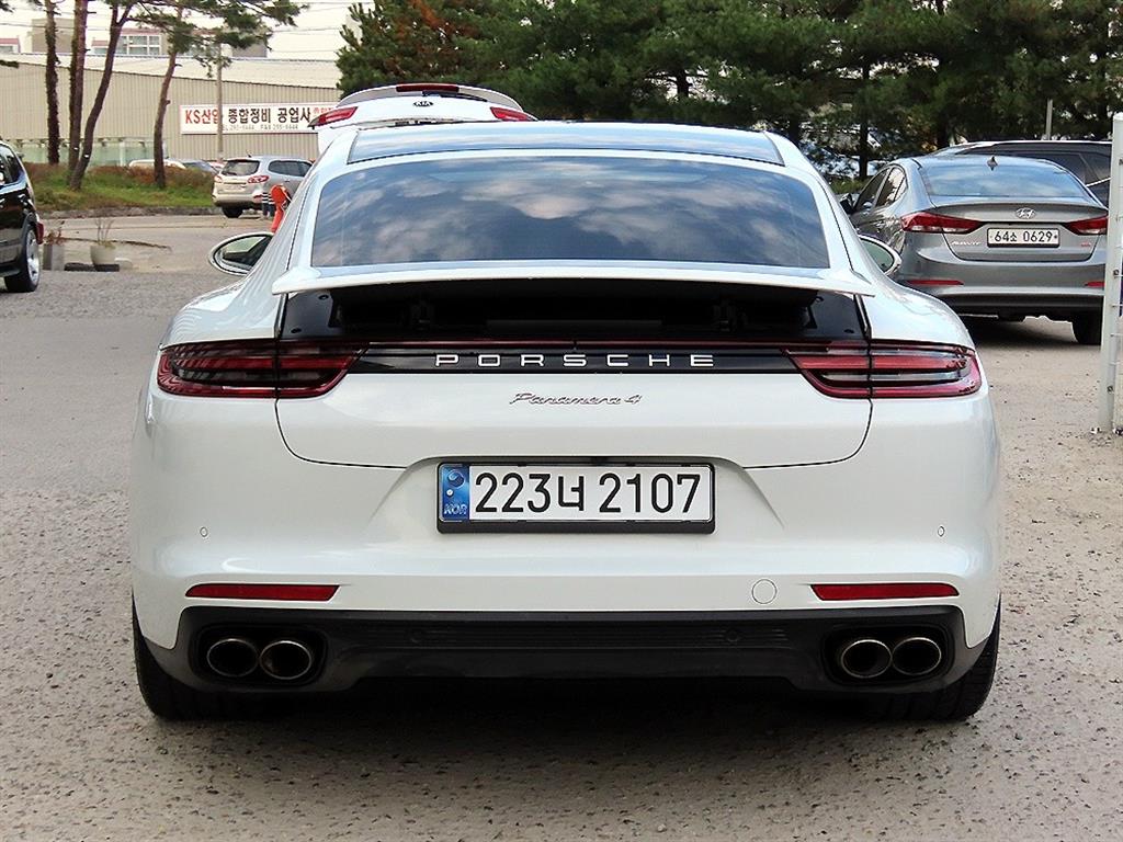 Porsche Panamera - Vista 4