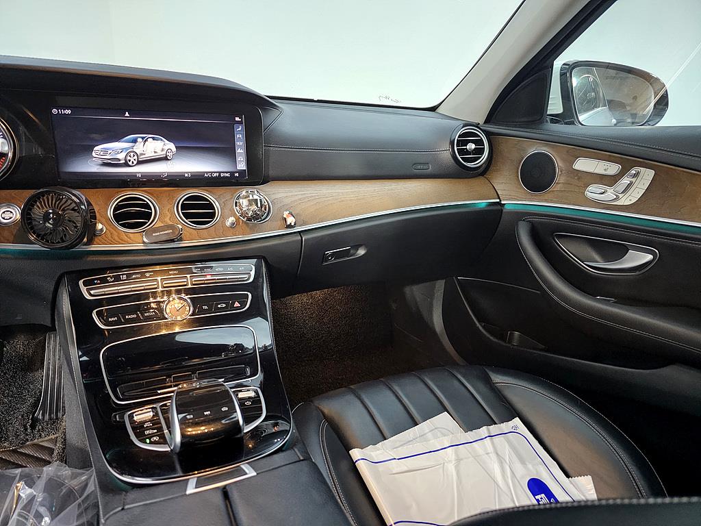 Mercedes Benz E class - Vista 10