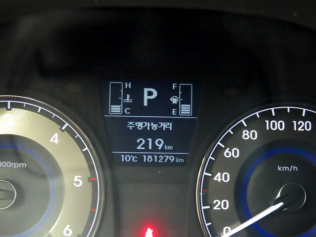 HYUNDAI Accent - Vista 8