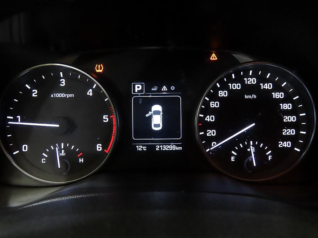 HYUNDAI Avante - Vista 9