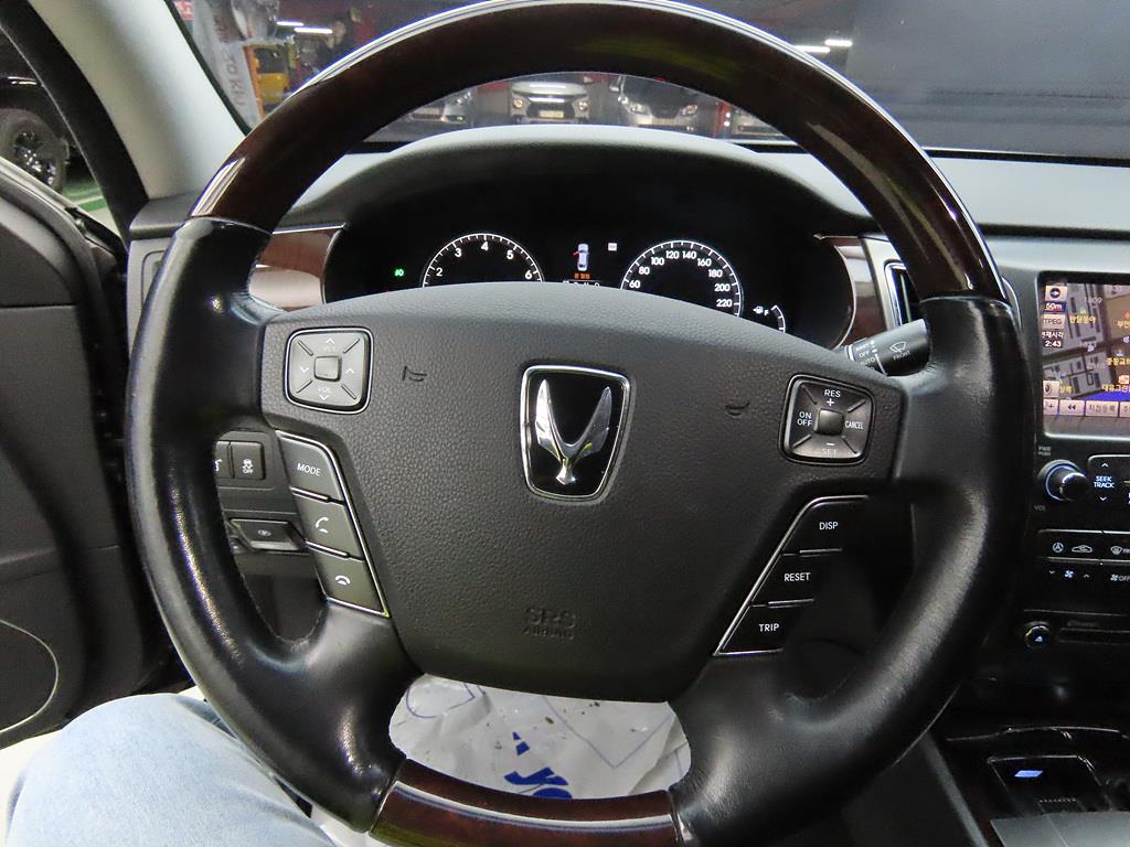 HYUNDAI Equus - Vista 8