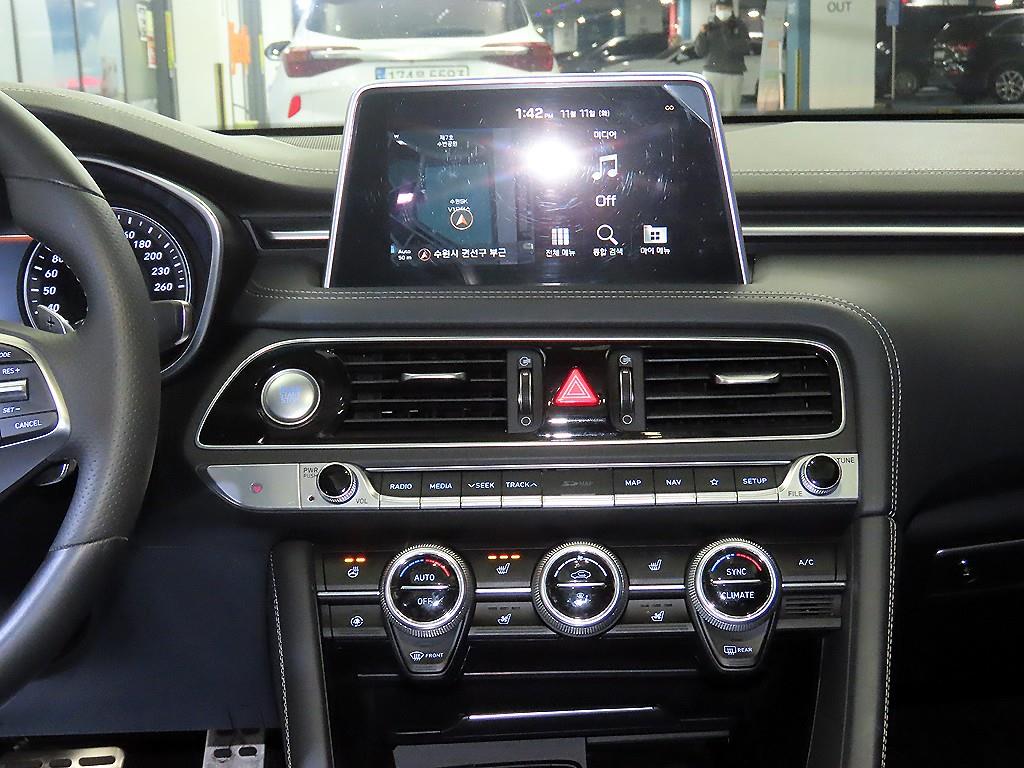 Genesis G70 - Vista 11