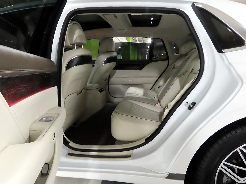 Genesis G90 - Vista 12