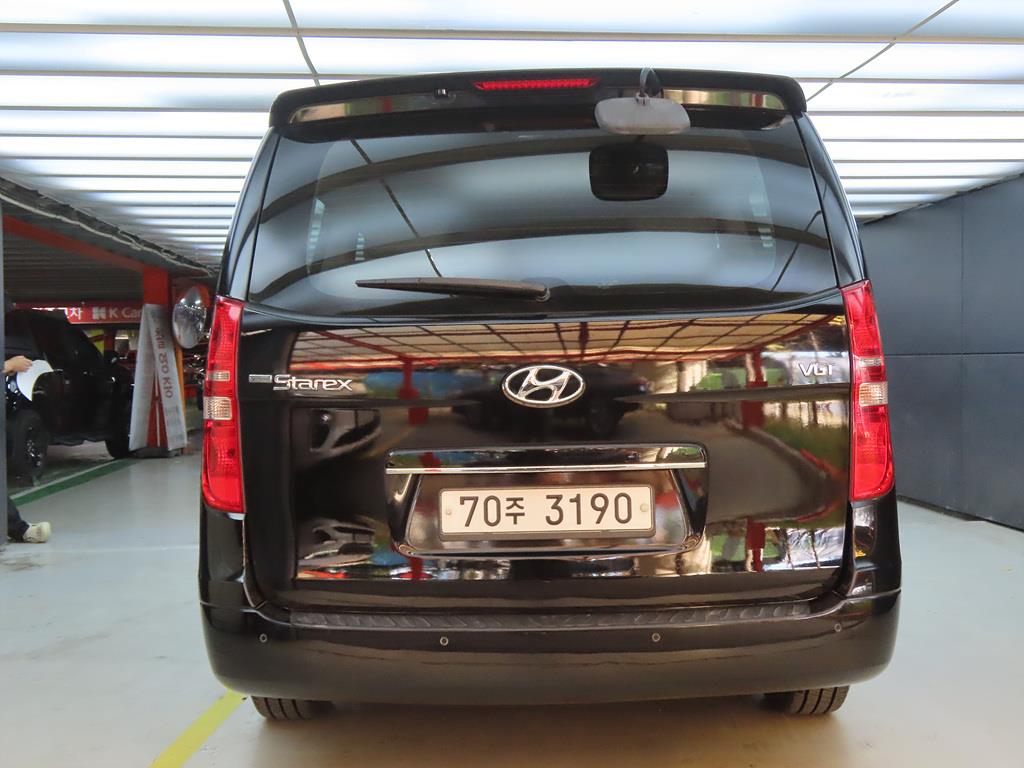 HYUNDAI Starex - Vista 4