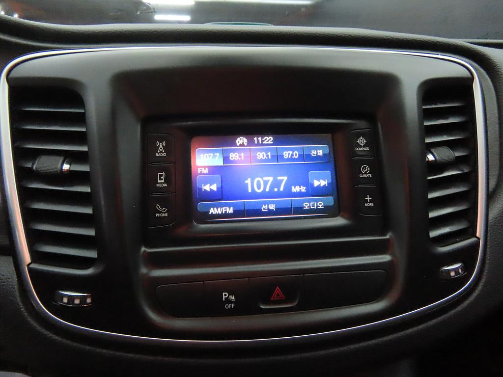 Chrysler 200 - Vista 9