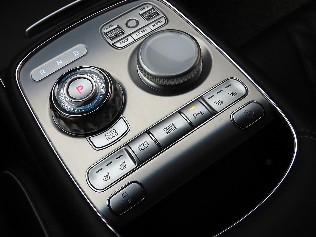 Genesis G90 - Vista 11