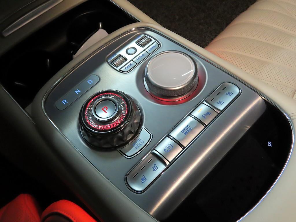 Genesis G90 - Vista 10