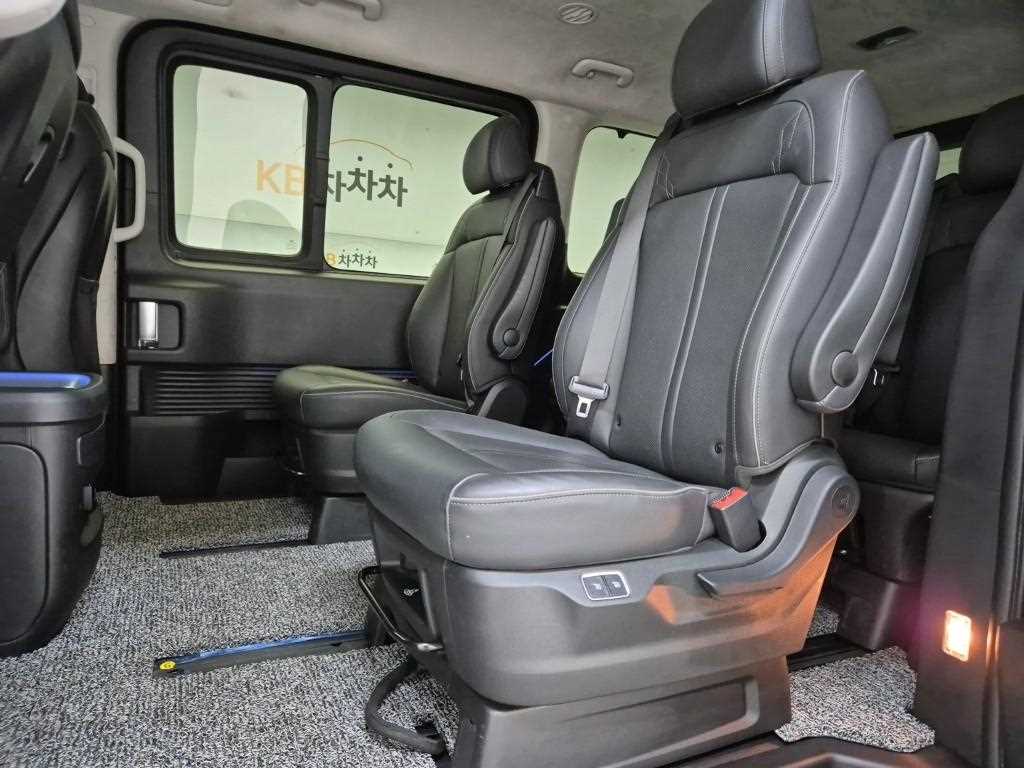 HYUNDAI Staria - Vista 12