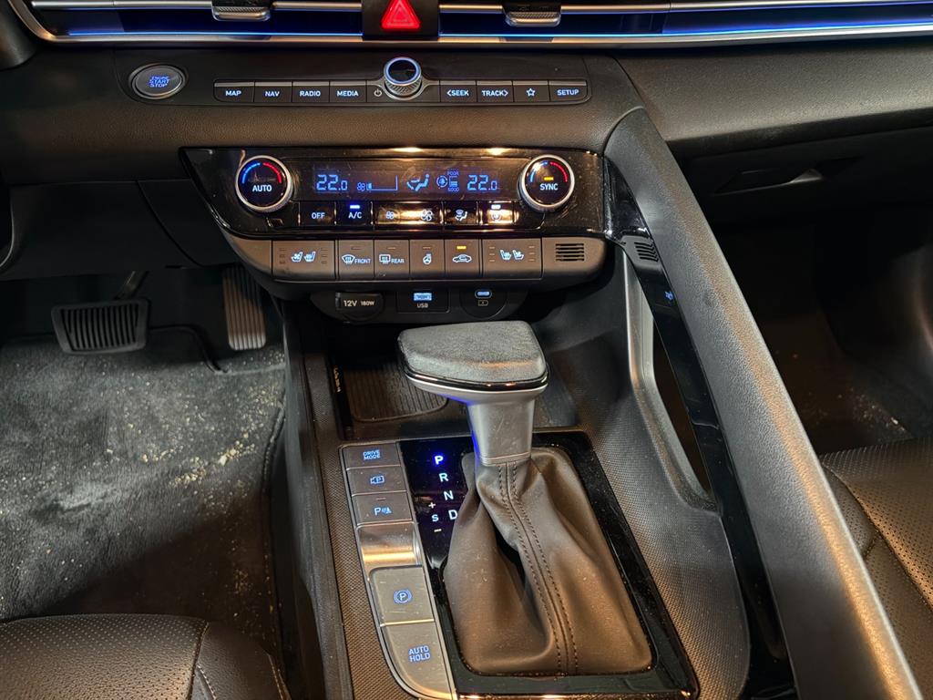 HYUNDAI Avante - Vista 10