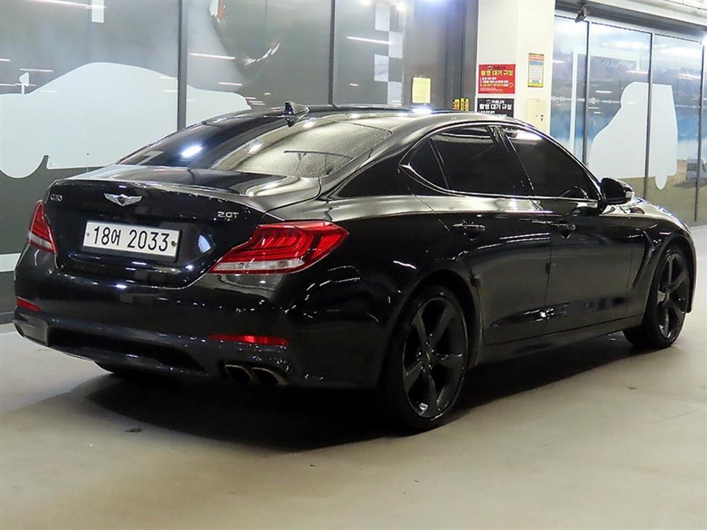 Genesis G70 - Vista 4