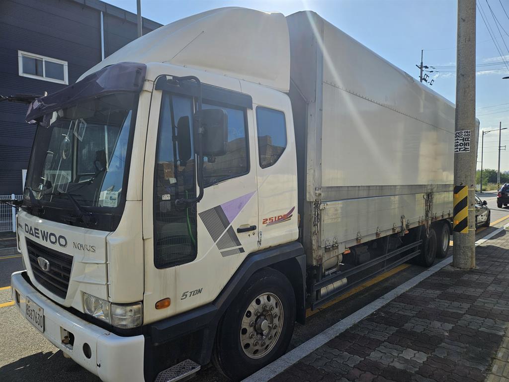 medium and large cargo truck - Vista 10