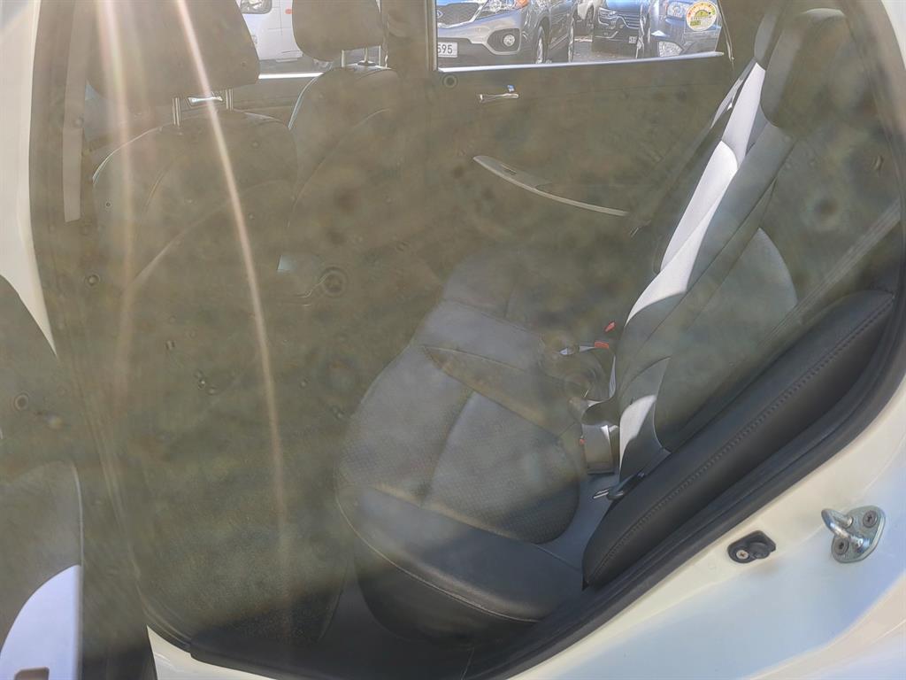 HYUNDAI Accent 2011 Blanco - Importación desde Corea - HF Imports Iquique - Foto 18