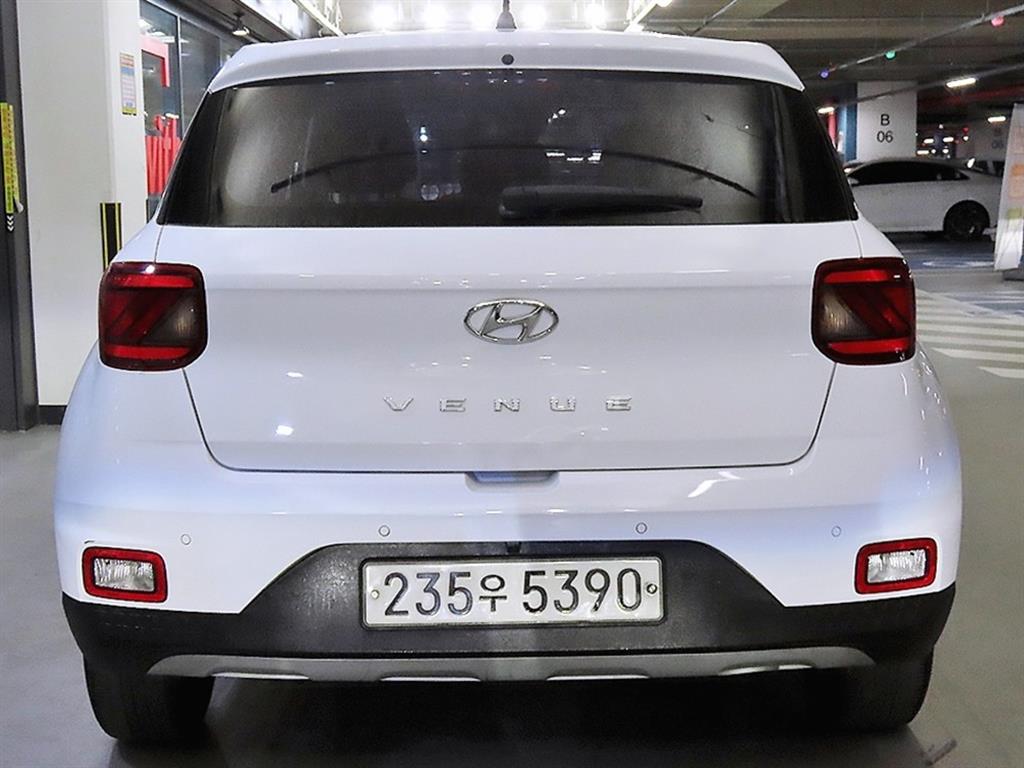 HYUNDAI Venue - Vista 5