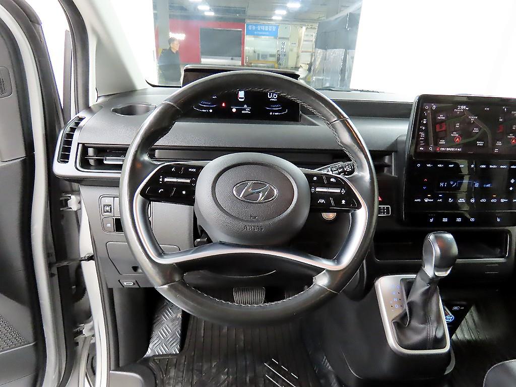 HYUNDAI Staria - Vista 3