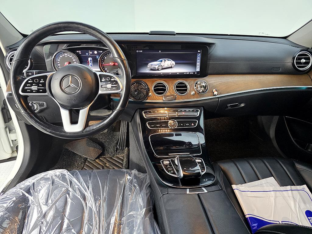 Mercedes Benz E class - Vista 5