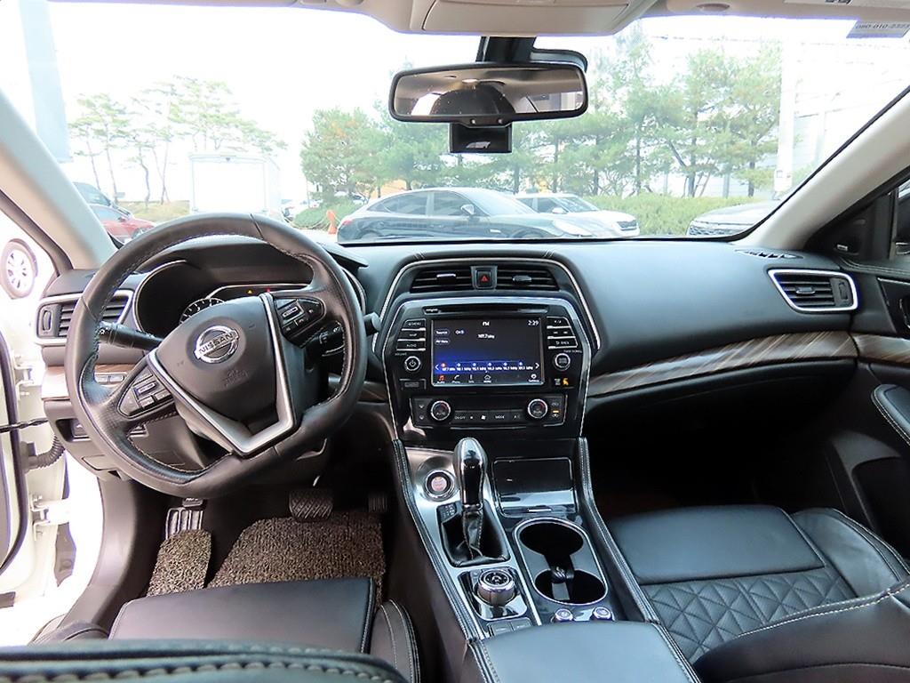 Nissan Maxima - Vista 7