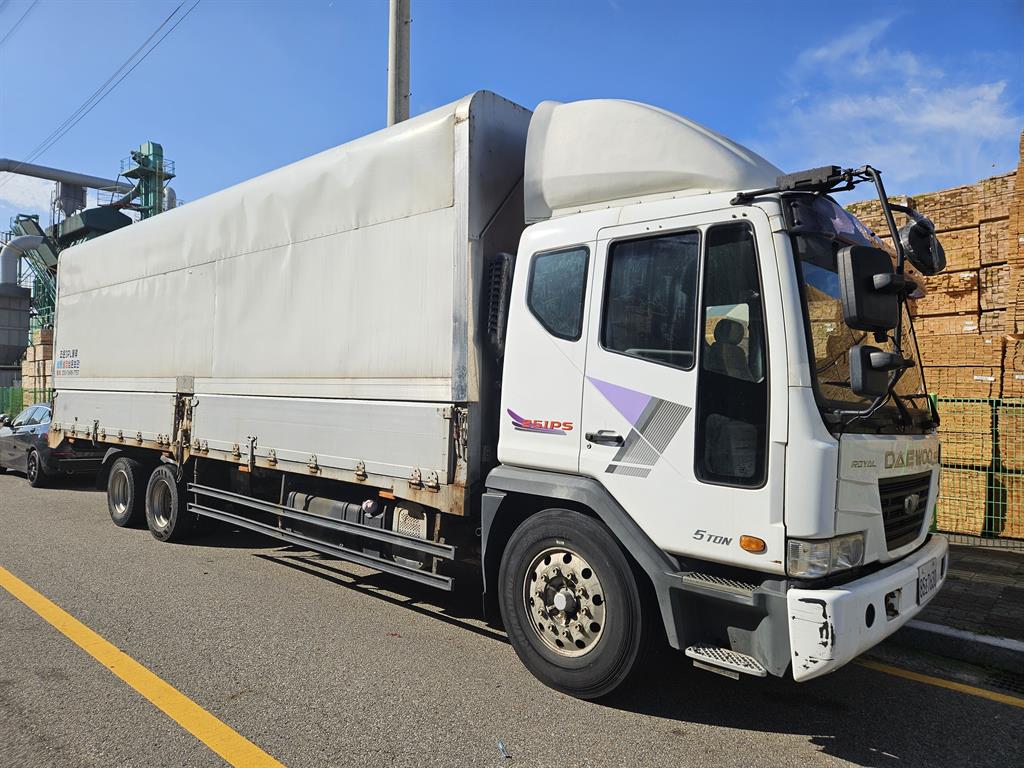 medium and large cargo truck - Vista 3