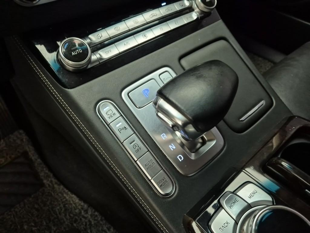 Genesis G90 - Vista 8