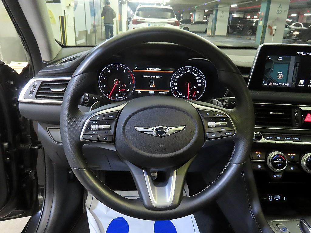 Genesis G70 - Vista 8