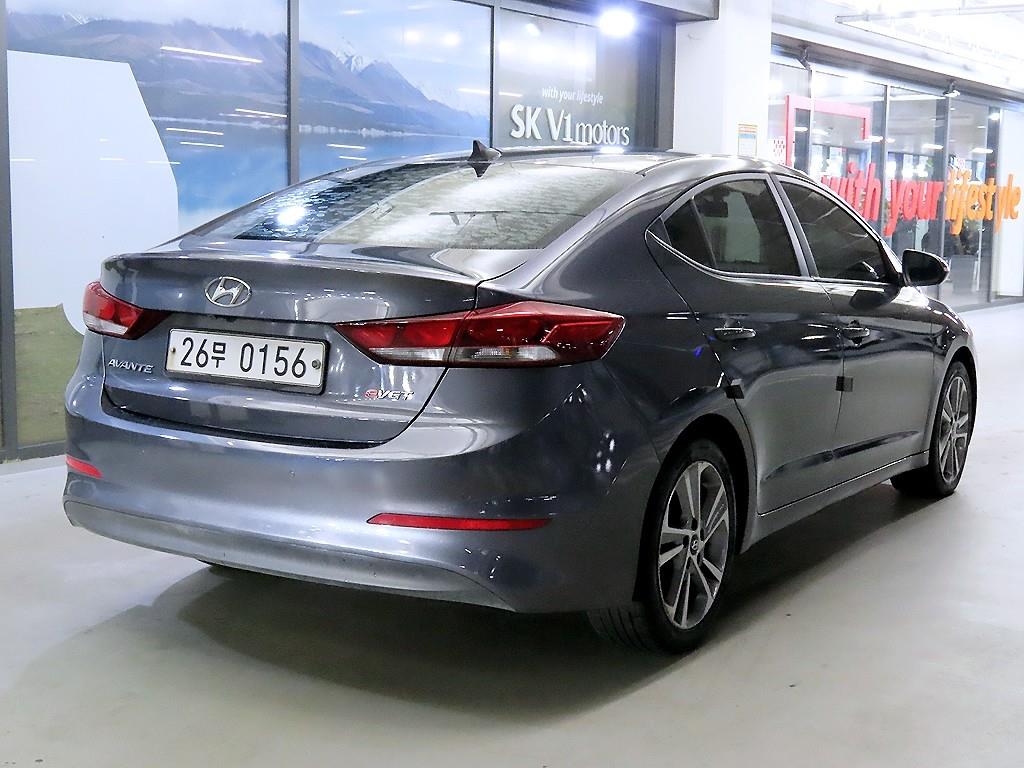 HYUNDAI Avante - Vista 4