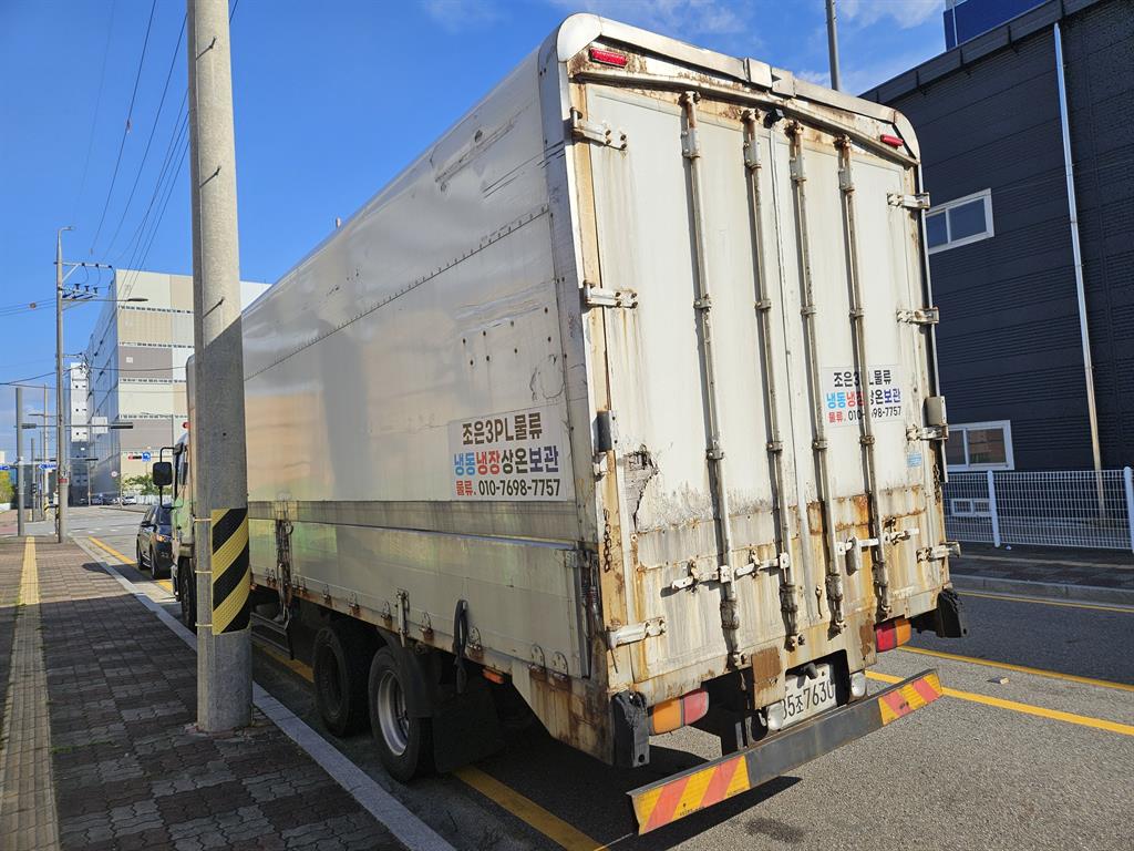 medium and large cargo truck - Vista 7