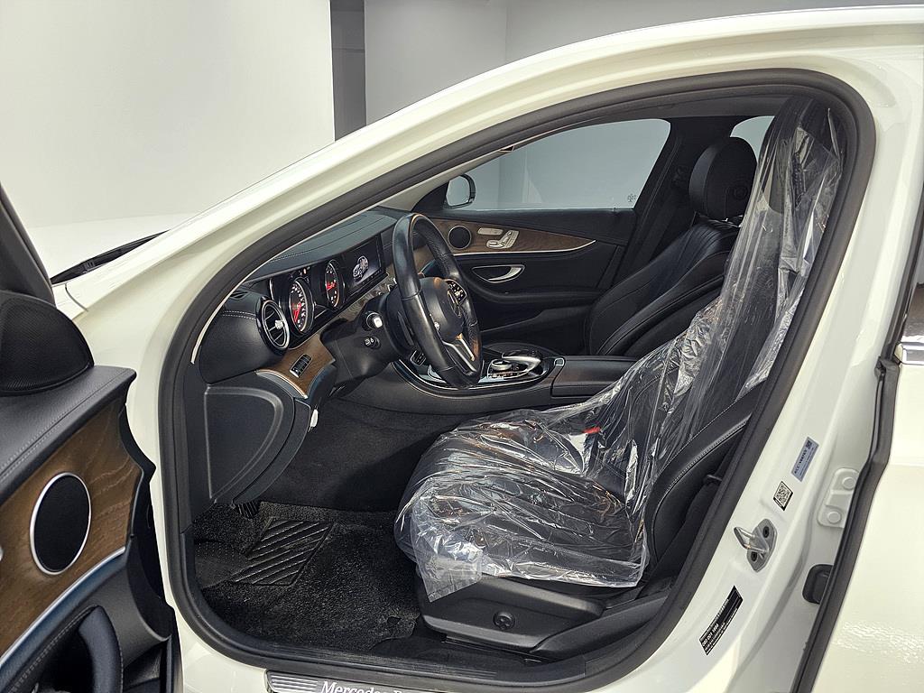 Mercedes Benz E class - Vista 8