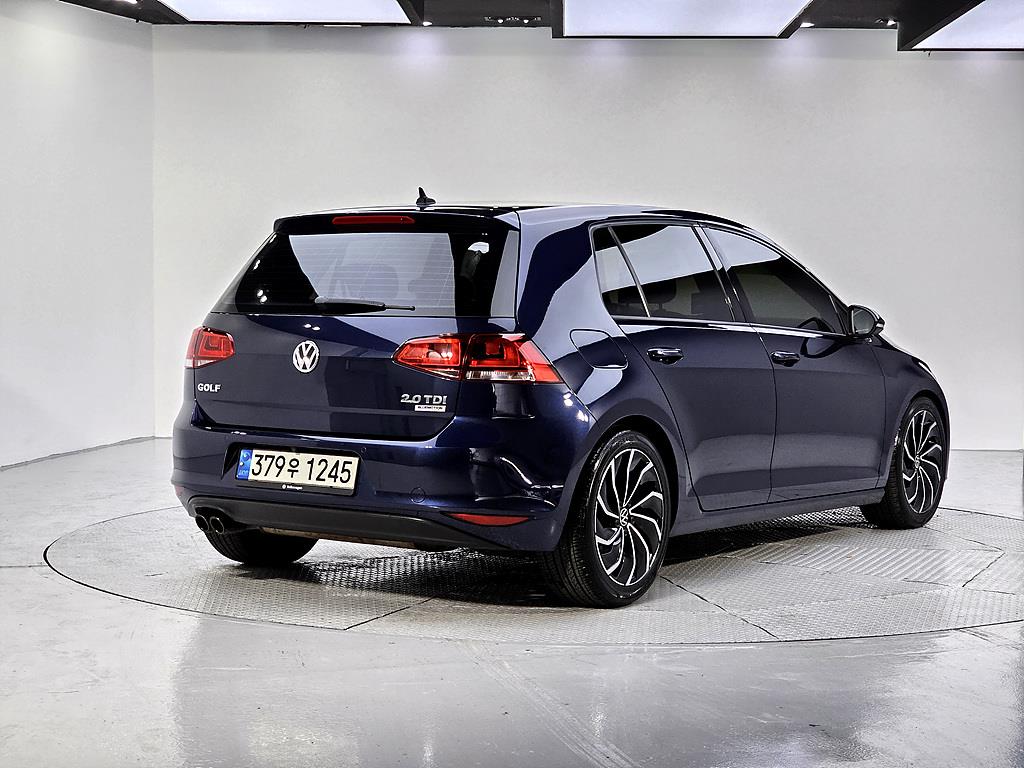 Volkswagen Golf - Vista 4