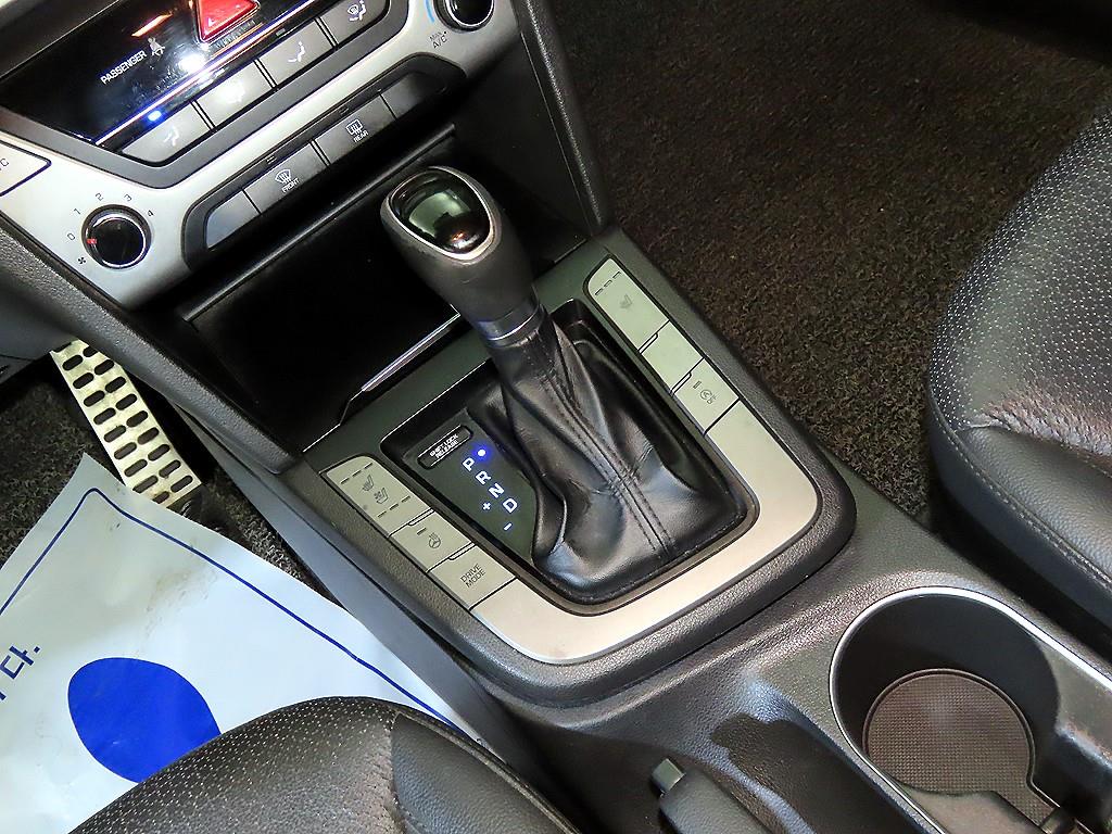 HYUNDAI Avante - Vista 12